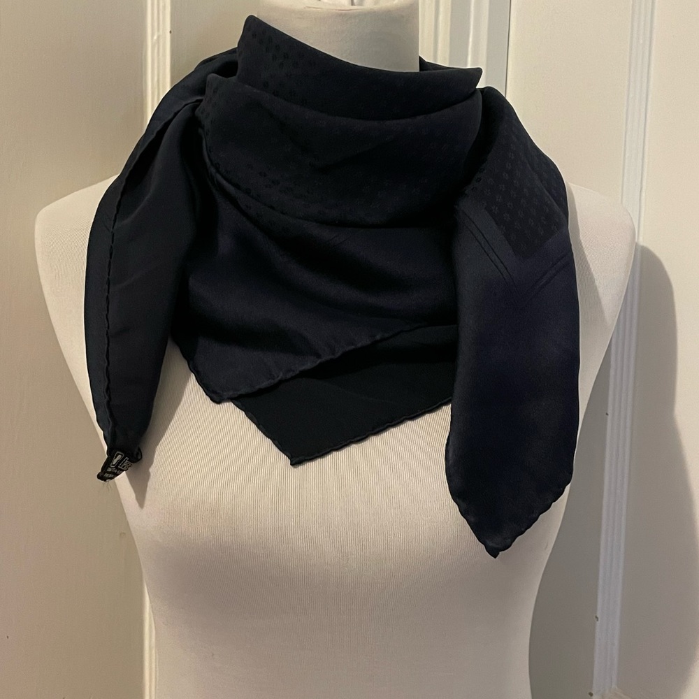Vintage LA SETÁ Navy Blue Silk Square Scarf